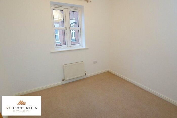 2 Bedroom Flat For Sale In Limestone Rise, Mansfield, Nottinghamshire, NG19