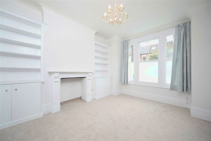 2 Bedroom Flat To Rent In Dagnan Road, Clapham South, London, SW12