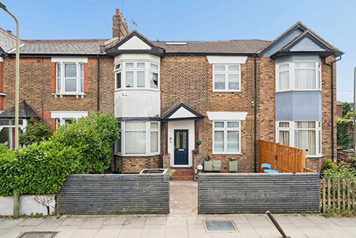 3 Bedroom Duplex For Sale In Alston Road, Barnet, EN5