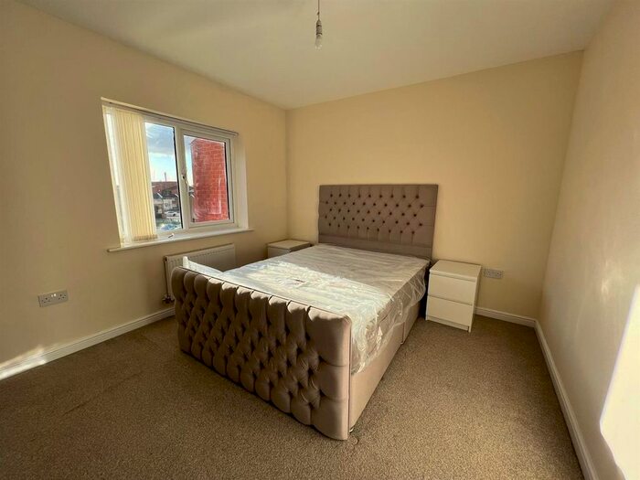 2 Bedroom Flat To Rent In Stockport Road, Longsight, Manchester, M13