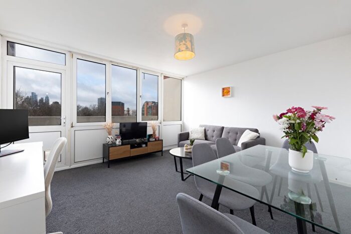 2 Bedroom Flat To Rent In Royal Street, London, SE1