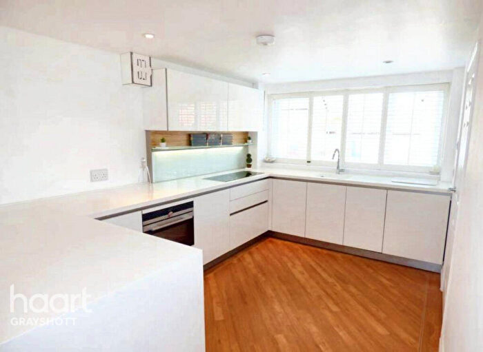 2 Bedroom End Of Terrace House For Sale In The Avenue, Liphook, GU30
