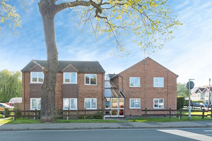 2 Bedroom Flat For Sale In Nutts Lane, Hinckley, LE10