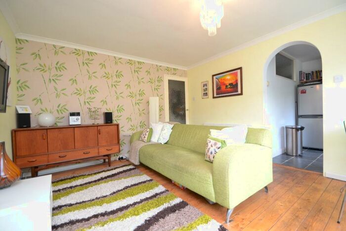 2 Bedroom Flat To Rent In Gledhow Court, Gledhow Valley Road, Leeds, LS7