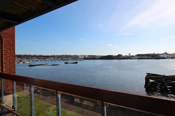 2 Bedroom Flat For Sale In Quayside Road, Riverside Court, SO18
