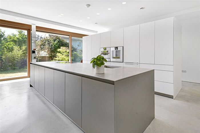 4 Bedroom Detached House To Rent In West Hill Road, London, SW18