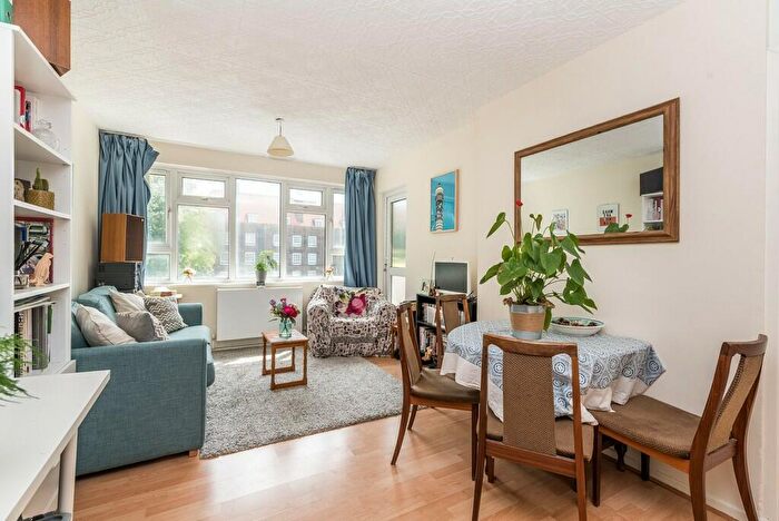 1 Bedroom Apartment To Rent In Gilesmead, London, SE5