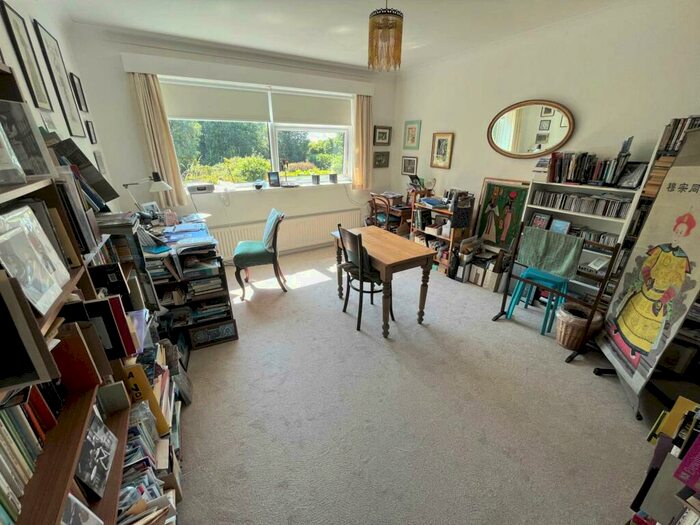 2 Bedroom Flat For Sale In Cranford Avenue, Exmouth, EX8