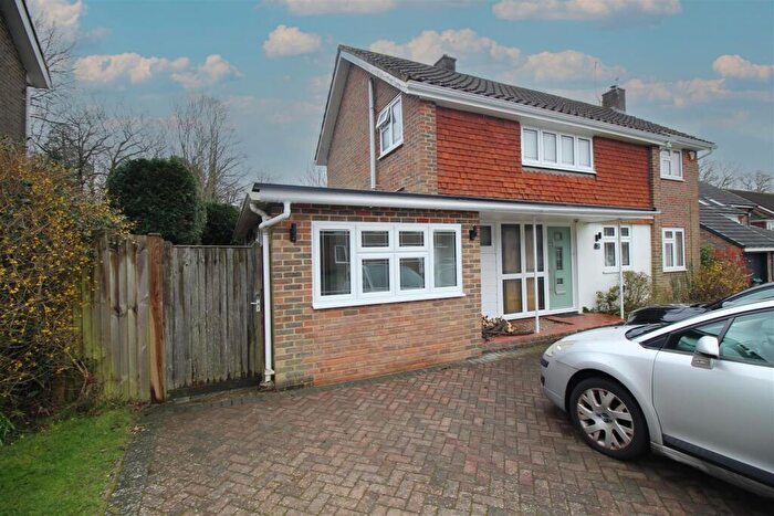 Studio To Rent In Leighlands, Crawley, RH10