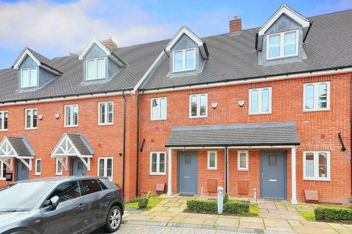 3 Bedroom Terraced House To Rent In Weatheroaks, Harborne, B17