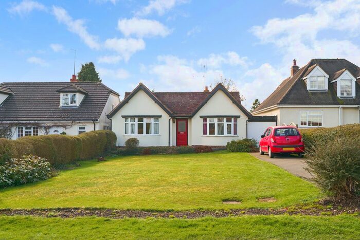 3 Bedroom Bungalow For Sale In Station Road, Warwick, CV35