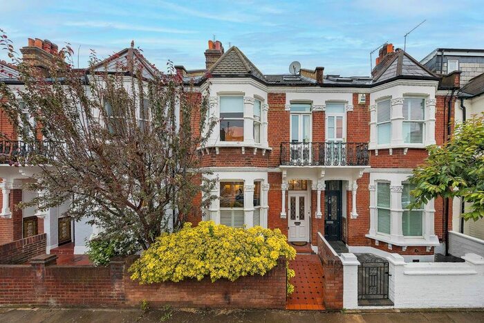 3 Bedroom Flat To Rent In Ringmer Avenue, Fulham, London, SW6