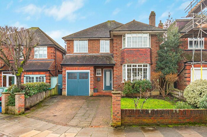 4 Bedroom Detached House For Sale In Vicarage Drive, London, SW14