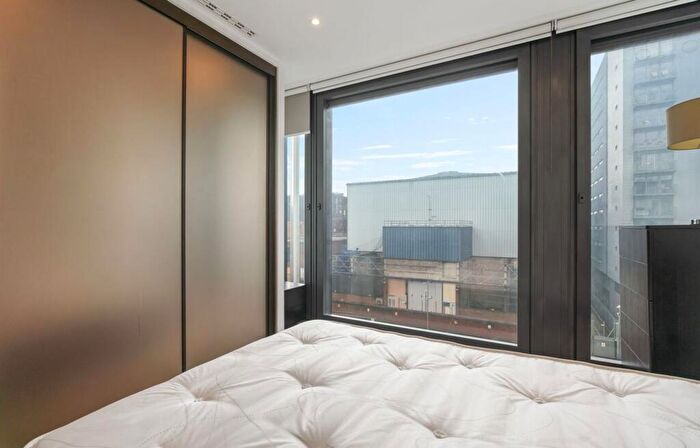 2 Bedroom Apartment To Rent In Chronicle Tower, B City Road, London, EC1V