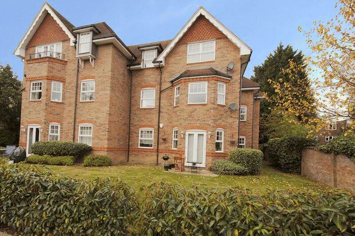 2 Bedroom Flat To Rent In Ashley Place, Walton-On-Thames, KT12