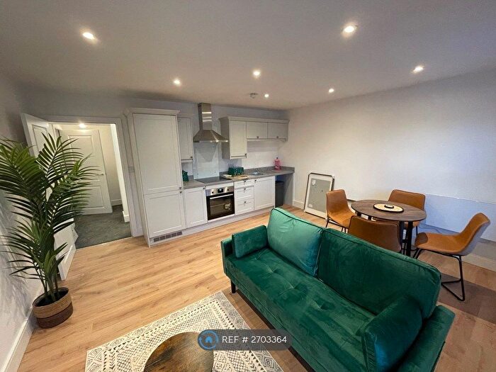 2 Bedroom Flat To Rent In Liverpool, Liverpool, L17