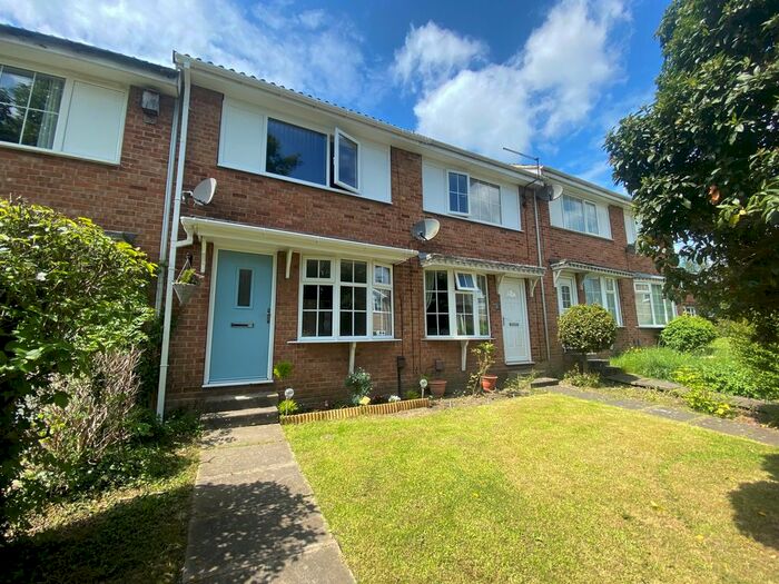 2 Bedroom Property To Rent In Lawns Mount, New Farnley, Leeds, LS12