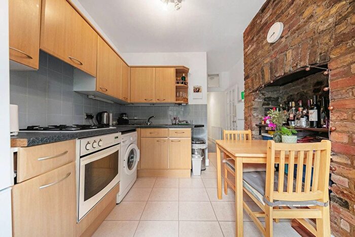 2 Bedroom Flat To Rent In Rudloe Road, Balham, London, SW12