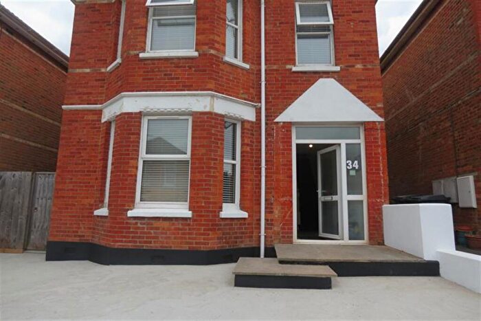 6 Bedroom House To Rent In Bedroom Detached House In Bournemouth, BH9