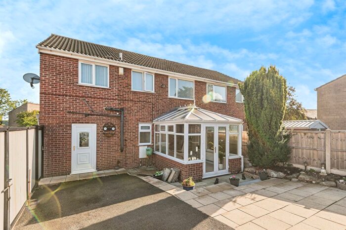 4 Bedroom Semi-Detached House For Sale In The Knowl, Mirfield, WF14