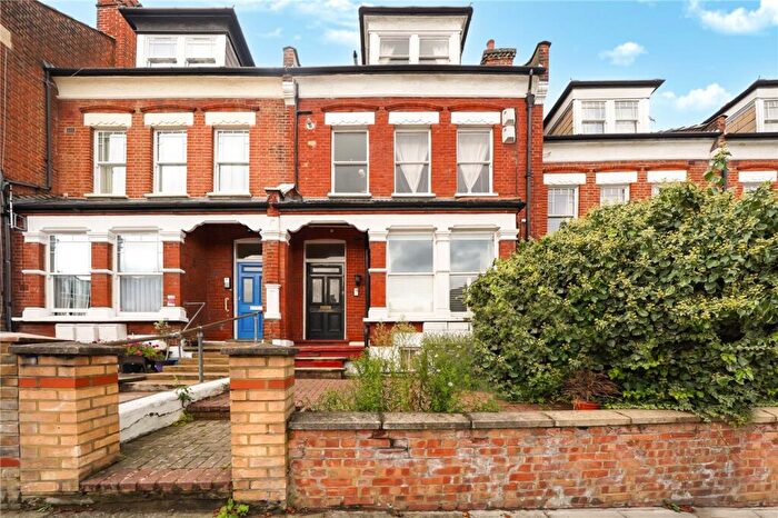 2 Bedroom Apartment For Sale In Hillfield Avenue, London, N8