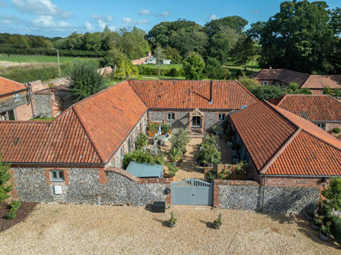 4 Bedroom Barn Conversion For Sale In New Road, Norwich, NR11