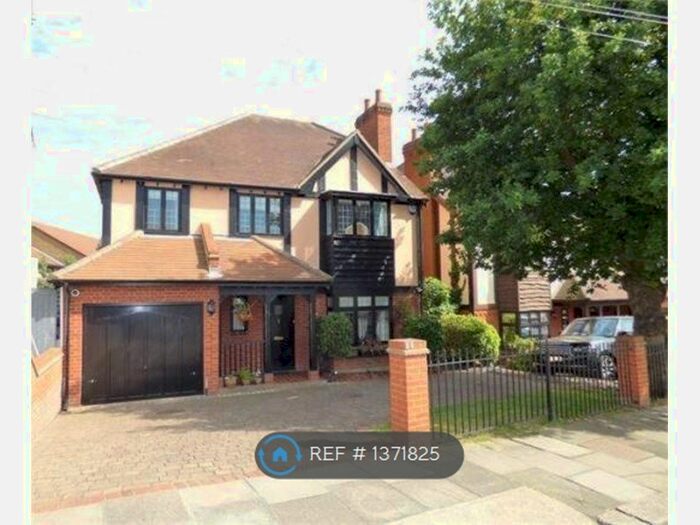 4 Bedroom Detached House To Rent In Somerville Gardens, Leigh-On-Sea, SS9