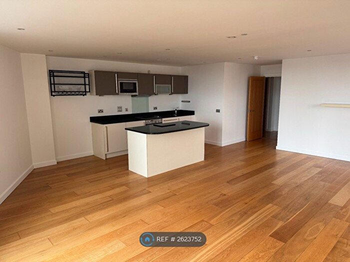 2 Bedroom Flat To Rent In Wharf Approach, Leeds, LS1