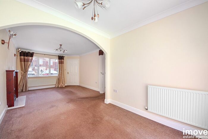 4 Bedroom Detached House For Sale In Lutyens Drive, Paignton, TQ3