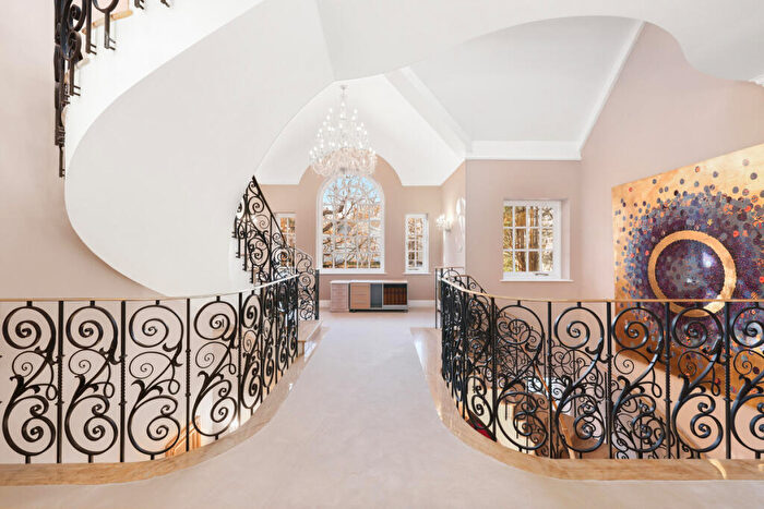 8 Bedroom Detached House For Sale In Byron Drive, London, N2