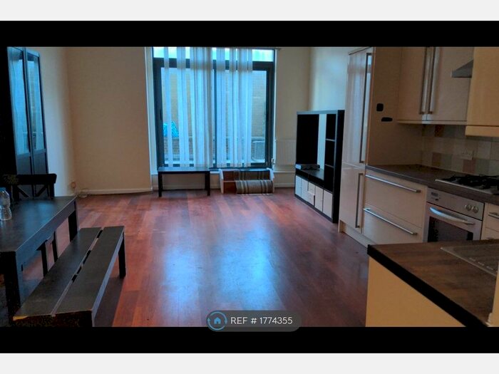 2 Bedroom Flat To Rent In Central House, Barking, IG11