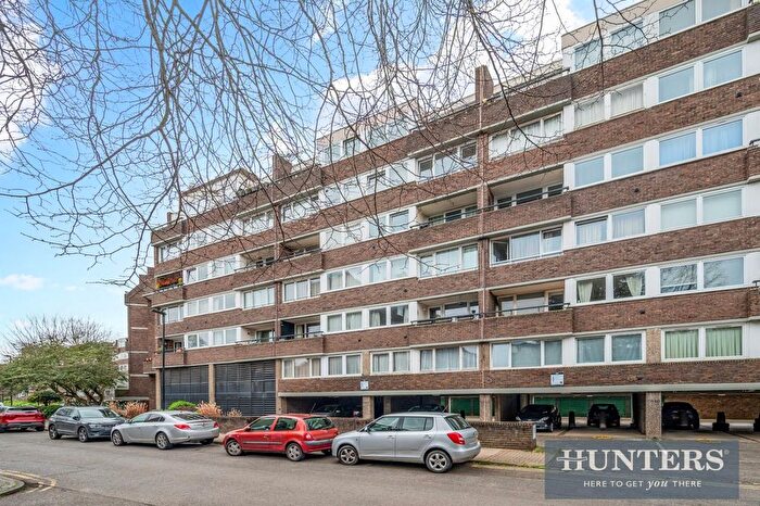 2 Bedroom Flat For Sale In Justin Close, Brentford, TW8