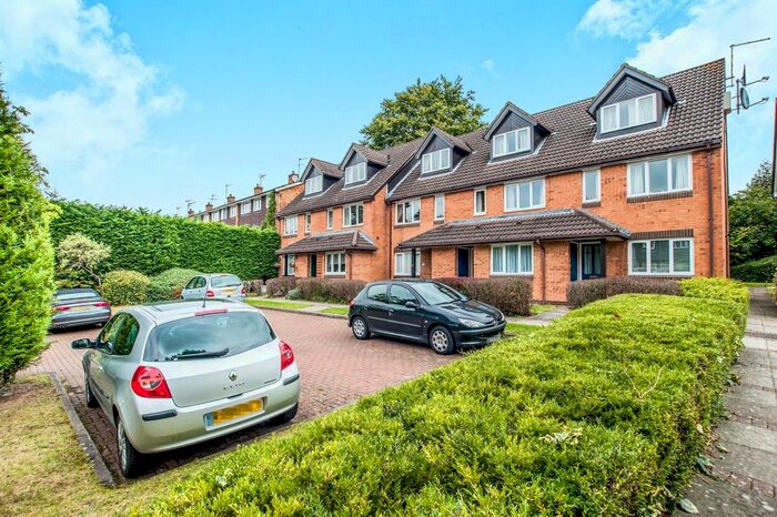 2 Bedroom Flat To Rent In Melrose Place, Watford, WD17