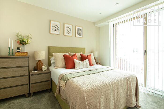2 Bedroom Flat To Rent In Botanica, M15