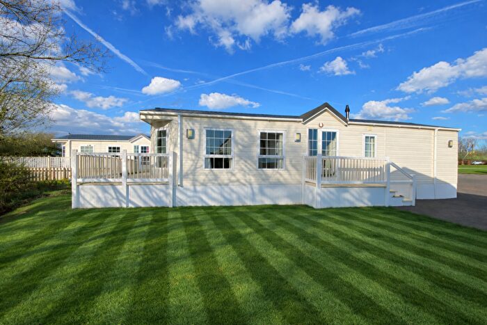 2 Bedroom Mobile Home For Sale In Heron Orchard Holiday Park, PE12