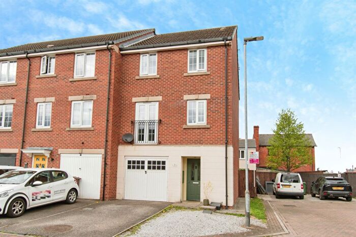 3 Bedroom Semi Detached House For Sale In Toll Hill Drive, Castleford, WF10