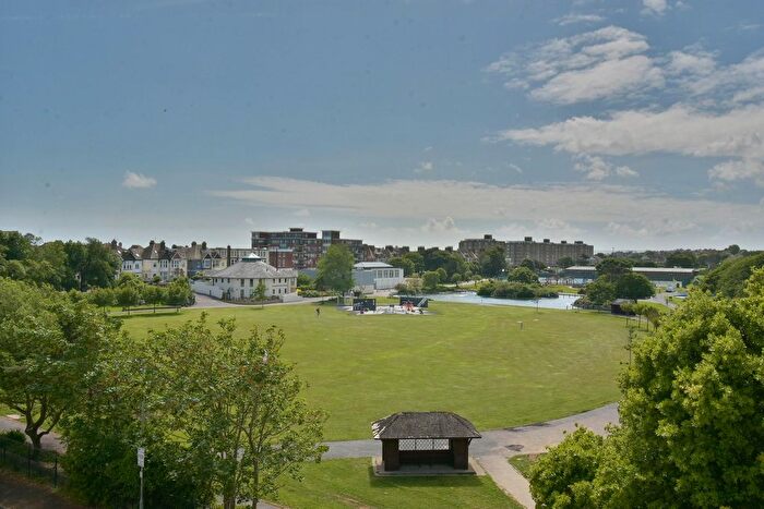 2 Bedroom Flat For Sale In Park Road, Bexhill-On-Sea, TN39