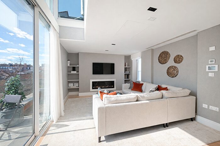 3 Bedroom Flat To Rent In Green Street, London, W1K