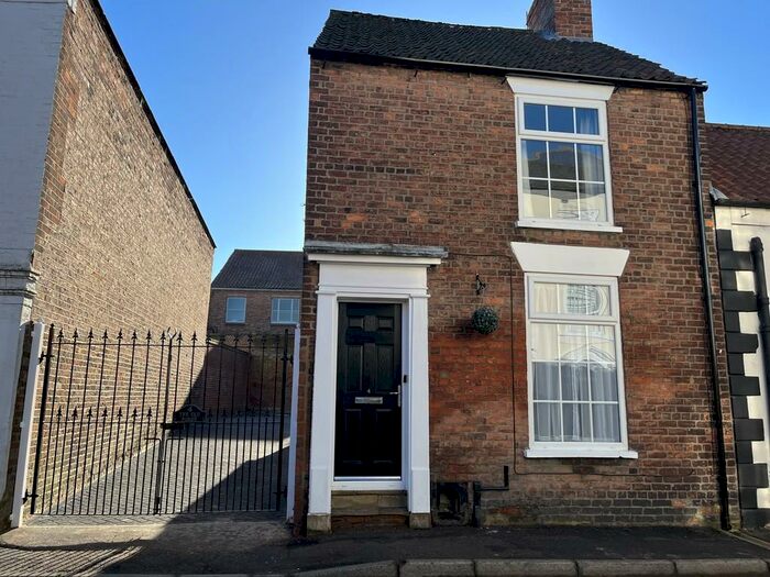 2 Bedroom End Of Terrace House To Rent In Chequergate, Louth, LN11