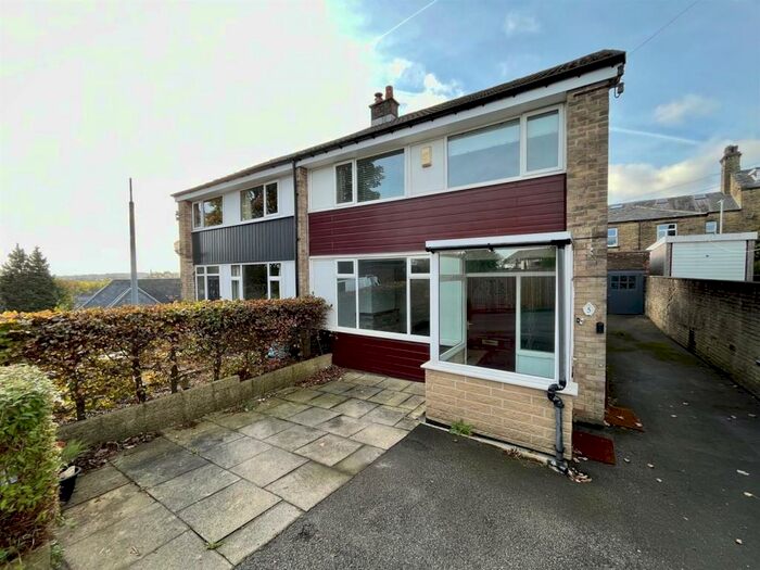 Houses for sale & to rent in HX3 8DJ, Halifax Road, Hipperholme And