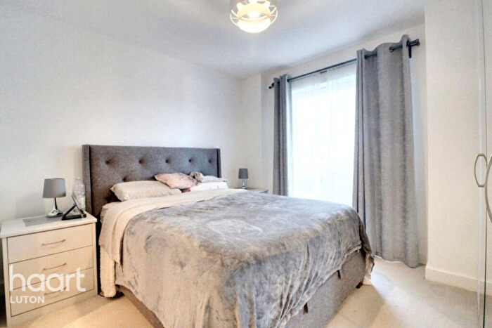 2 Bedroom Flat For Sale In Stirling Drive, Luton, LU2
