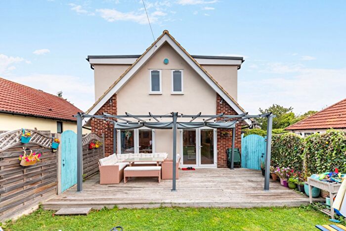 4 Bedroom Detached House For Sale In Stanton Close, Worcester Park, KT4