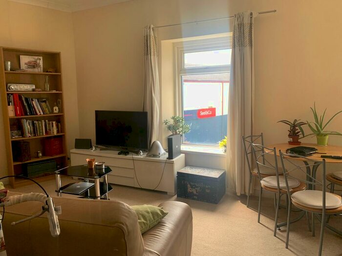1 Bedroom Apartment To Rent In Wyndham Crescent, Cardiff, CF11