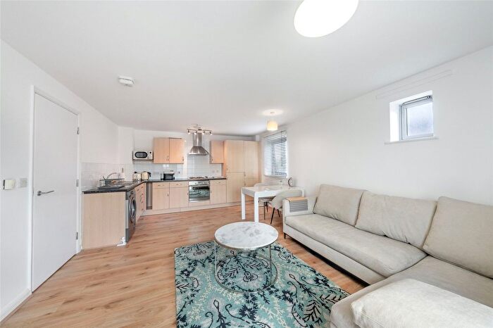 1 Bedroom Flat To Rent In Oaklands House, - Belsize Road, South Hampstead, London, NW6