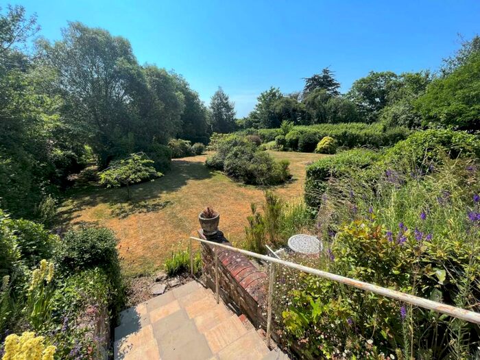 2 Bedroom Flat For Sale In Cranford Avenue, Exmouth, EX8