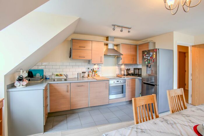 2 Bedroom Flat To Rent In Royal Lane, Uxbridge, UB8