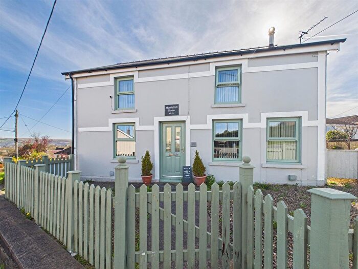 3 Bedroom Detached House For Sale In Hendre Road, Capel Hendre, Ammanford, SA18