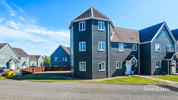 4 Bedroom End Of Terrace House To Rent In Wiltshire Crescent, The Wiltshire Leisure Village, SN4