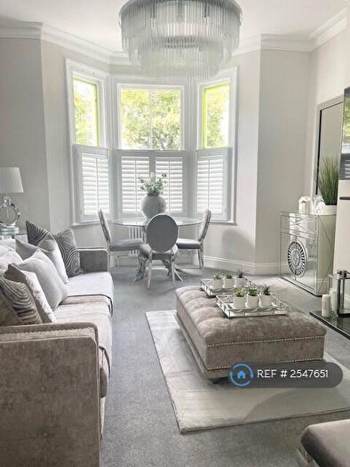 2 Bedroom Flat To Rent In Clarendon Avenue, Leamington Spa, CV32