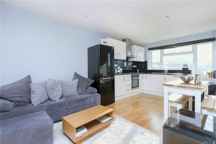 1 Bedroom Flat To Rent In Penrose Street, Walworth, London, SE17